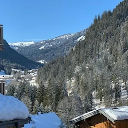 Cocooning Avec Balcon Et Garage à Châtel, Pour 4 Personnes - Fr-1-198-211 *